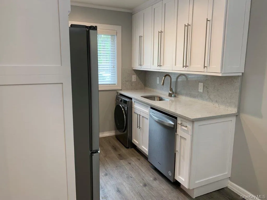 560 New Highway, Smithtown, NY, 1 Bedroom Bedrooms, 4 Rooms Rooms,1 BathroomBathrooms,Residential Lease,For Rent,New,0,1000761 560 New Highway, Smithtown, NY, 1 Bedroom Bedrooms, 4 Rooms Rooms,1 BathroomBathrooms,Residential Lease,For Rent,New,0,1000761
