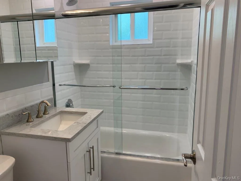 560 New Highway, Smithtown, NY, 1 Bedroom Bedrooms, 4 Rooms Rooms,1 BathroomBathrooms,Residential Lease,For Rent,New,0,1000761 560 New Highway, Smithtown, NY, 1 Bedroom Bedrooms, 4 Rooms Rooms,1 BathroomBathrooms,Residential Lease,For Rent,New,0,1000761