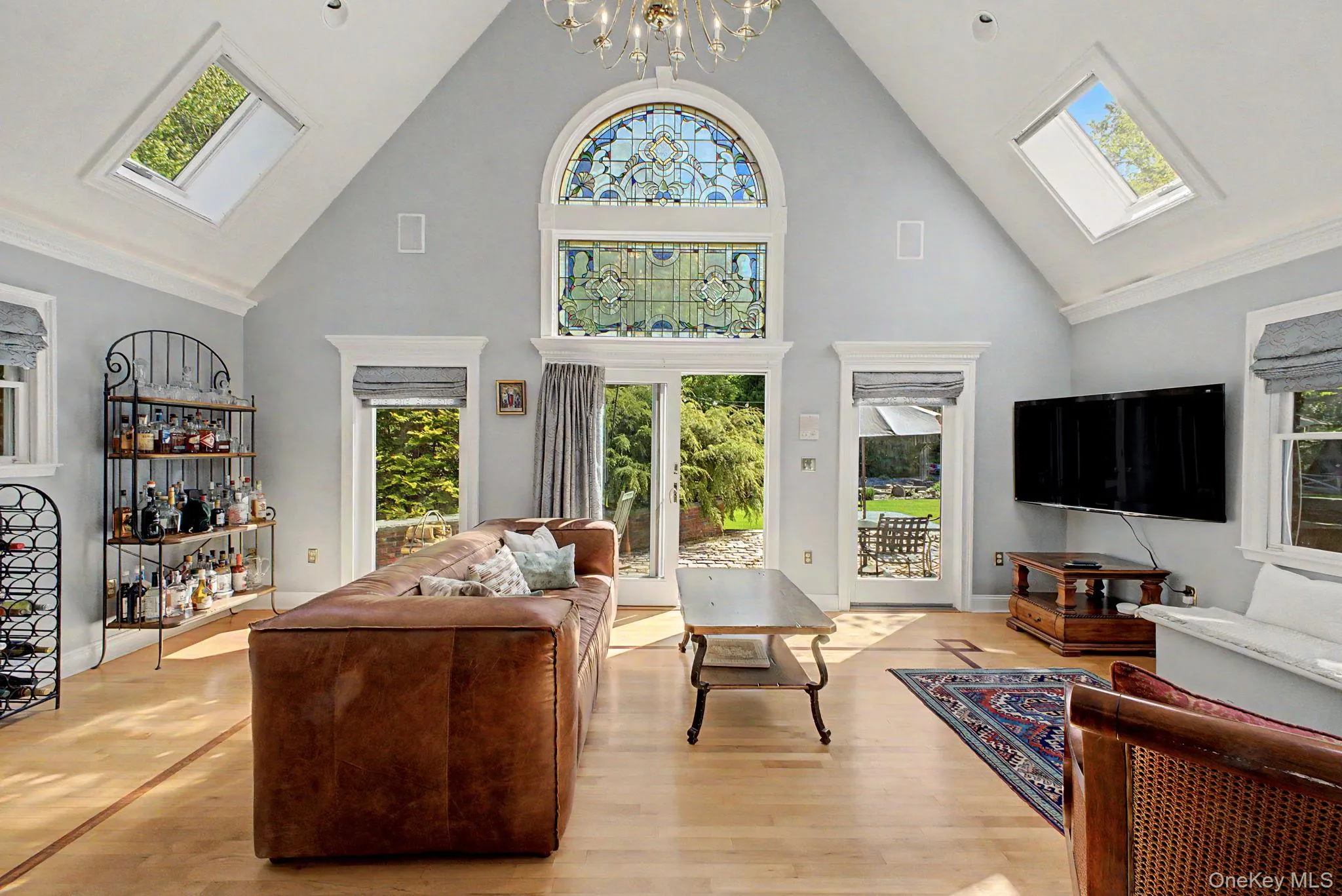 Great Living room 16 feet height ceiling Great Living room 16 feet height ceiling