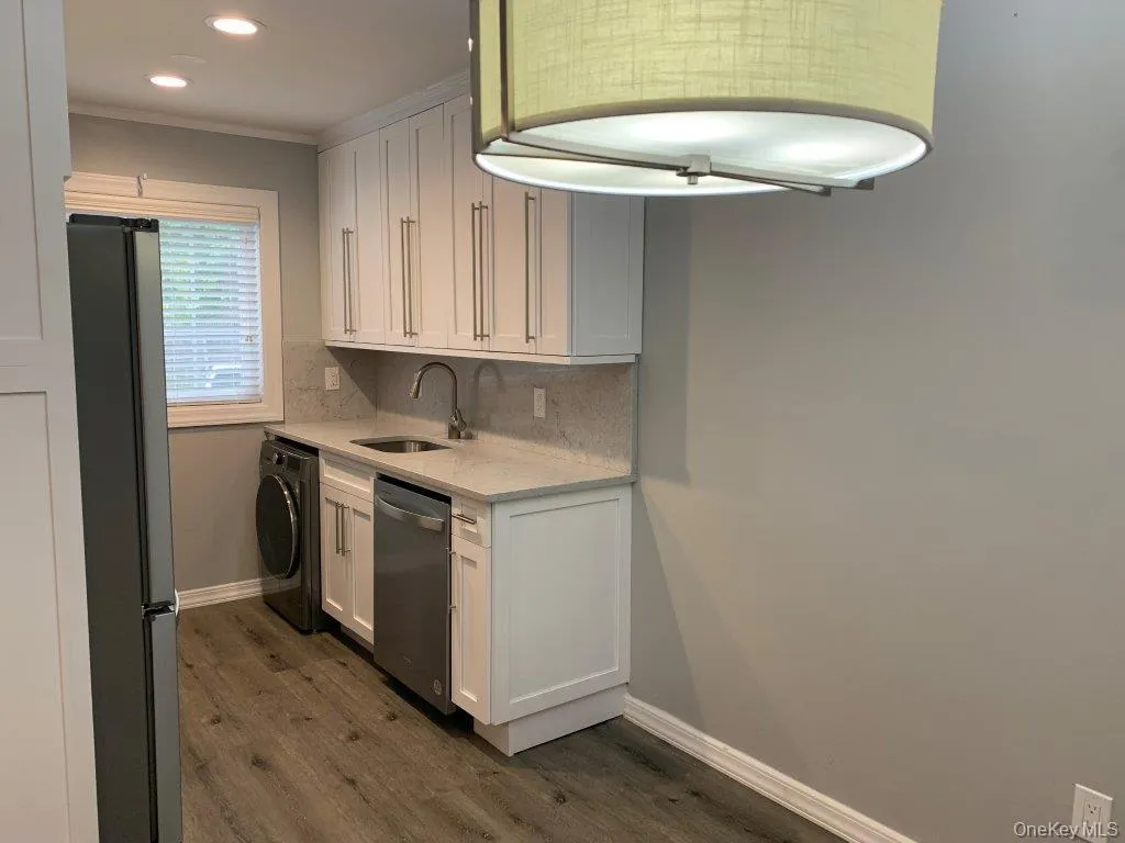 550 New Highway, Smithtown, NY, 1 Bedroom Bedrooms, 4 Rooms Rooms,1 BathroomBathrooms,Residential Lease,For Rent,New,0,1000767 550 New Highway, Smithtown, NY, 1 Bedroom Bedrooms, 4 Rooms Rooms,1 BathroomBathrooms,Residential Lease,For Rent,New,0,1000767