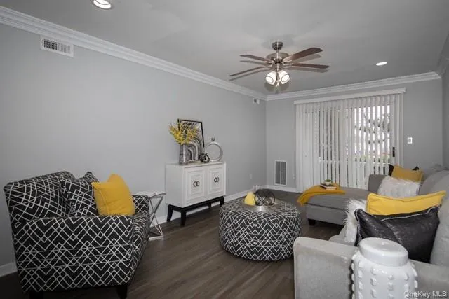 16 Mainsail Drive, Brookhaven, NY, 1 Bedroom Bedrooms, 4 Rooms Rooms,1 BathroomBathrooms,Residential Lease,For Rent,Mainsail,0,1000769 16 Mainsail Drive, Brookhaven, NY, 1 Bedroom Bedrooms, 4 Rooms Rooms,1 BathroomBathrooms,Residential Lease,For Rent,Mainsail,0,1000769