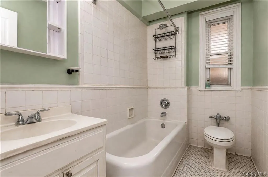 190 72nd Street, New York, NY, 1 Bedroom Bedrooms, 3 Rooms Rooms,1 BathroomBathrooms,Residential,For Rent,72nd,0,1000785 190 72nd Street, New York, NY, 1 Bedroom Bedrooms, 3 Rooms Rooms,1 BathroomBathrooms,Residential,For Rent,72nd,0,1000785