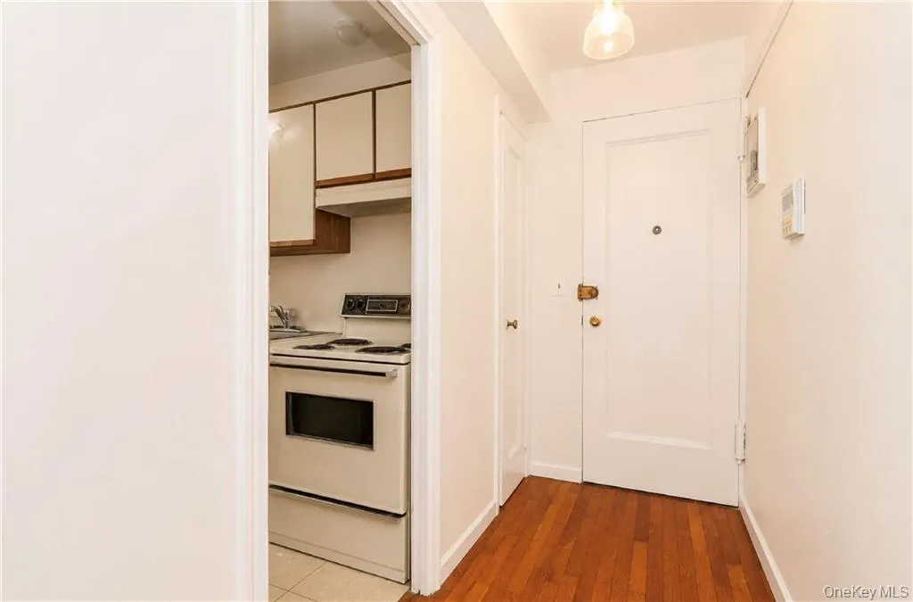 190 72nd Street, New York, NY, 1 Bedroom Bedrooms, 3 Rooms Rooms,1 BathroomBathrooms,Residential,For Rent,72nd,0,1000785 190 72nd Street, New York, NY, 1 Bedroom Bedrooms, 3 Rooms Rooms,1 BathroomBathrooms,Residential,For Rent,72nd,0,1000785