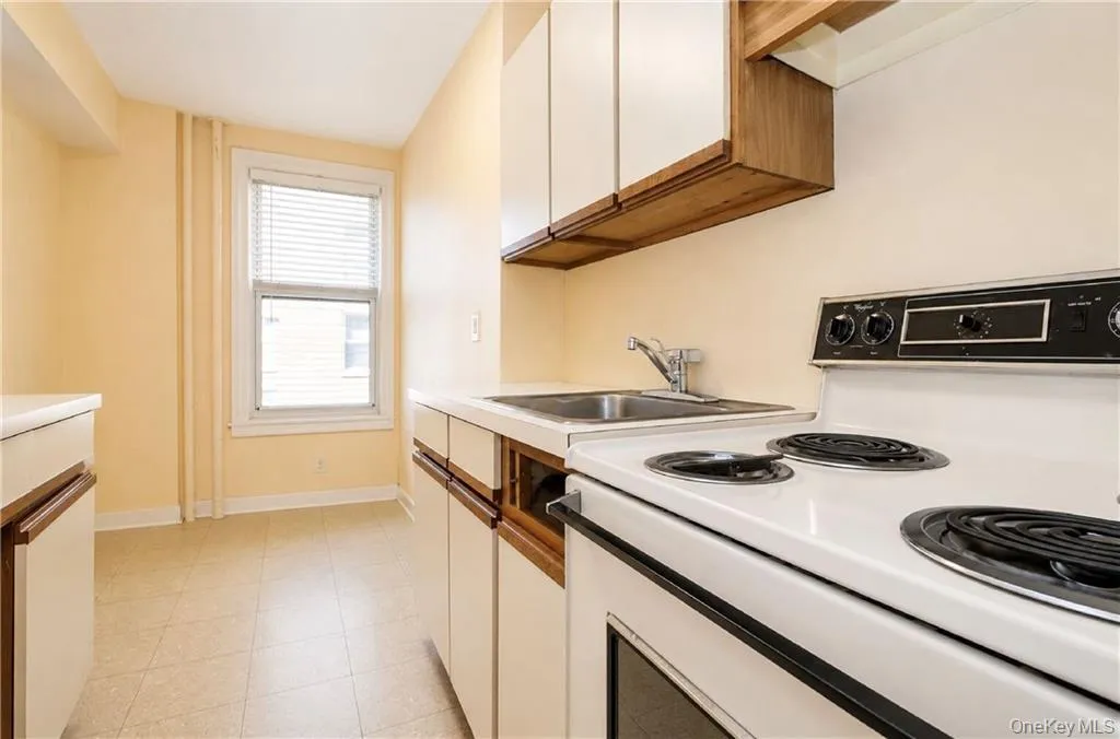 190 72nd Street, New York, NY, 1 Bedroom Bedrooms, 3 Rooms Rooms,1 BathroomBathrooms,Residential,For Rent,72nd,0,1000785 190 72nd Street, New York, NY, 1 Bedroom Bedrooms, 3 Rooms Rooms,1 BathroomBathrooms,Residential,For Rent,72nd,0,1000785