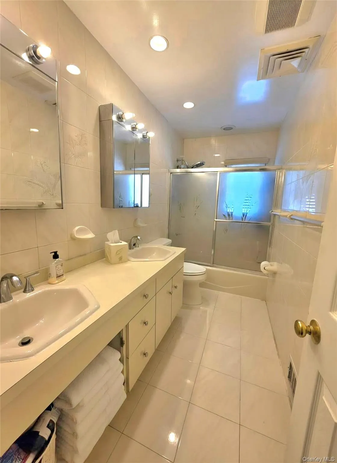 90-17 165th Avenue, New York, NY, 4 Bedrooms Bedrooms, 12 Rooms Rooms,2 BathroomsBathrooms,Residential,For Rent,165th,0,1000788 90-17 165th Avenue, New York, NY, 4 Bedrooms Bedrooms, 12 Rooms Rooms,2 BathroomsBathrooms,Residential,For Rent,165th,0,1000788