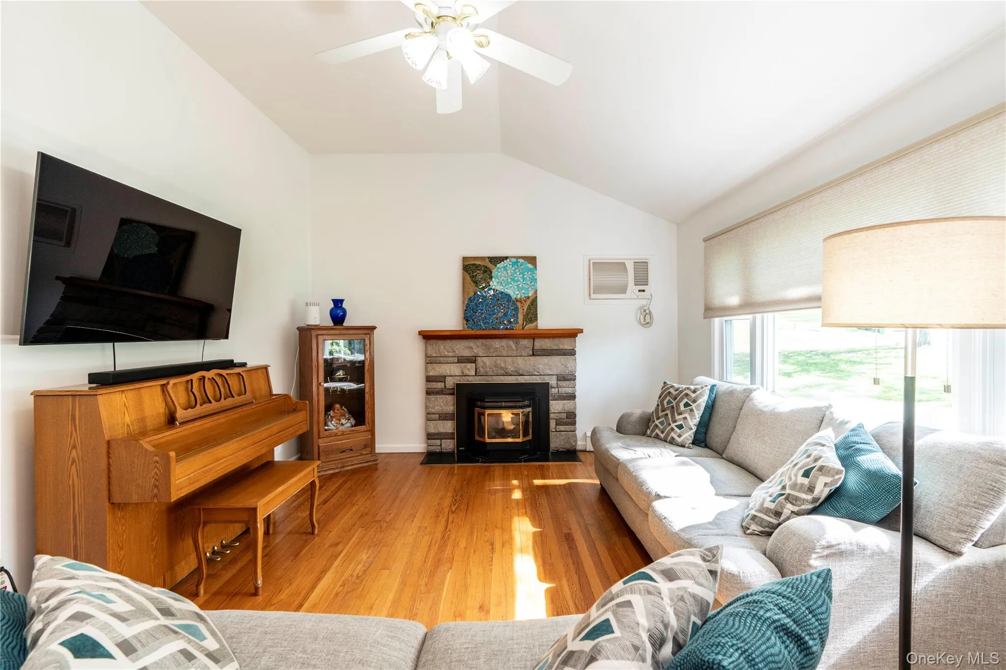 58 Degarmo Hills Road, Wappinger, NY, 3 Bedrooms Bedrooms, 7 Rooms Rooms,1 BathroomBathrooms,Residential,For Rent,Degarmo Hills,0,1000791 58 Degarmo Hills Road, Wappinger, NY, 3 Bedrooms Bedrooms, 7 Rooms Rooms,1 BathroomBathrooms,Residential,For Rent,Degarmo Hills,0,1000791