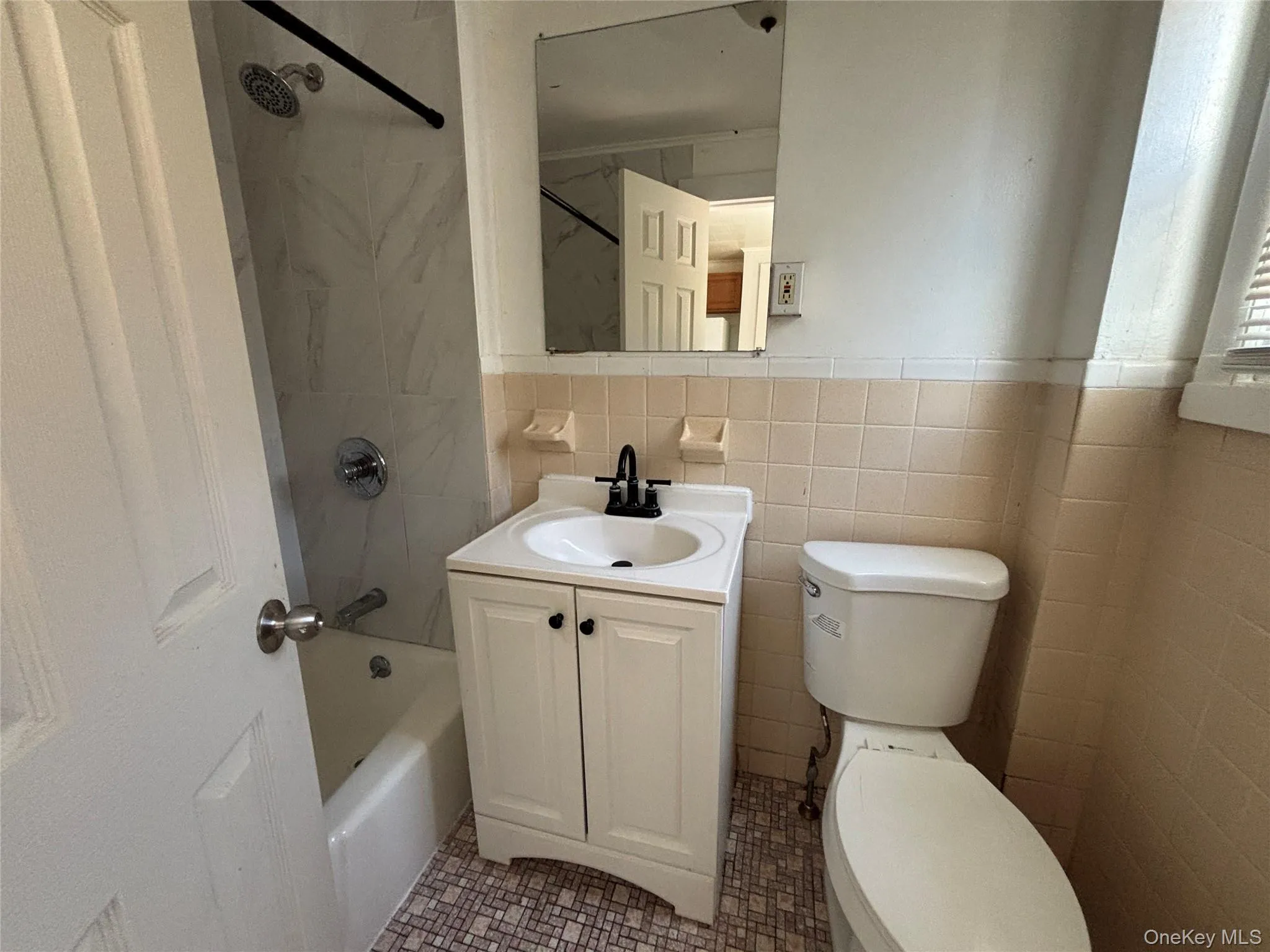 16 Mansion Street, Poughkeepsie, NY, 2 Bedrooms Bedrooms, 4 Rooms Rooms,1 BathroomBathrooms,Residential Lease,For Rent,Mansion,0,1000796 16 Mansion Street, Poughkeepsie, NY, 2 Bedrooms Bedrooms, 4 Rooms Rooms,1 BathroomBathrooms,Residential Lease,For Rent,Mansion,0,1000796