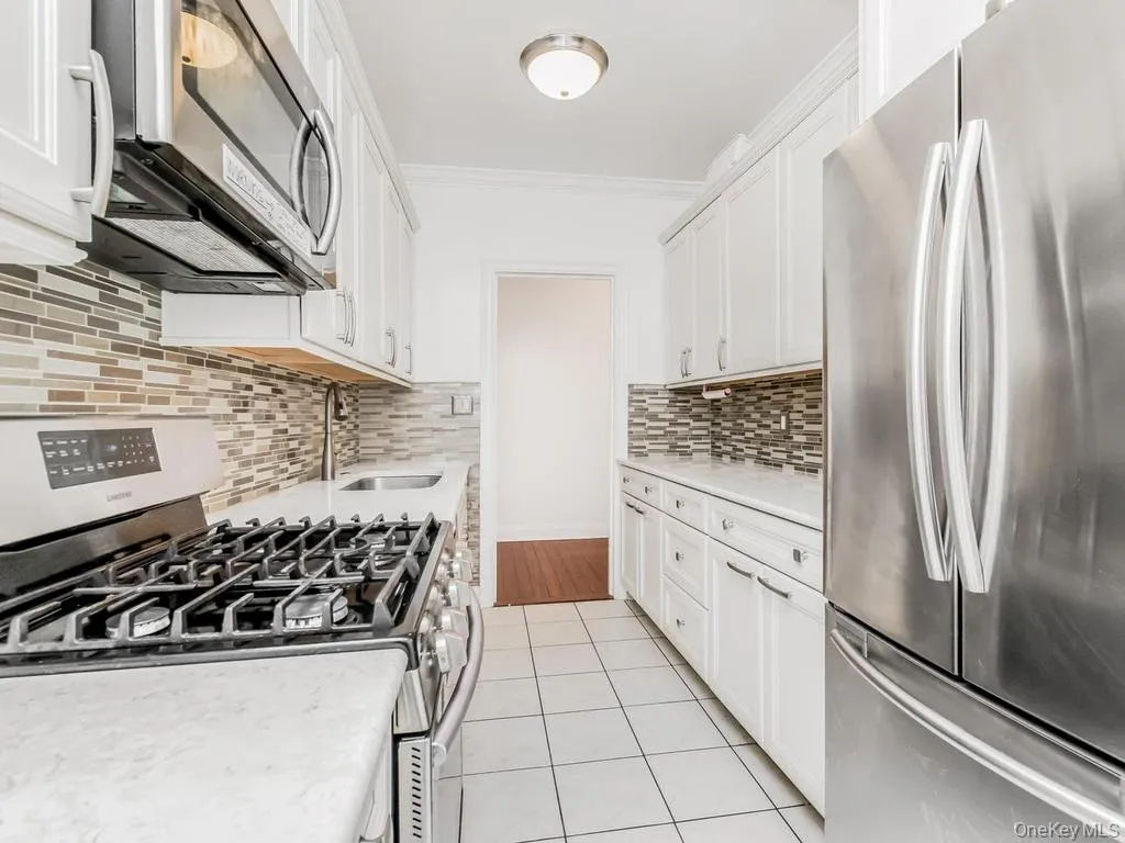 5 Franklin Avenue, White Plains, NY, 2 Bedrooms Bedrooms, 3 Rooms Rooms,1 BathroomBathrooms,Residential,For Rent,Franklin,0,1000800 5 Franklin Avenue, White Plains, NY, 2 Bedrooms Bedrooms, 3 Rooms Rooms,1 BathroomBathrooms,Residential,For Rent,Franklin,0,1000800