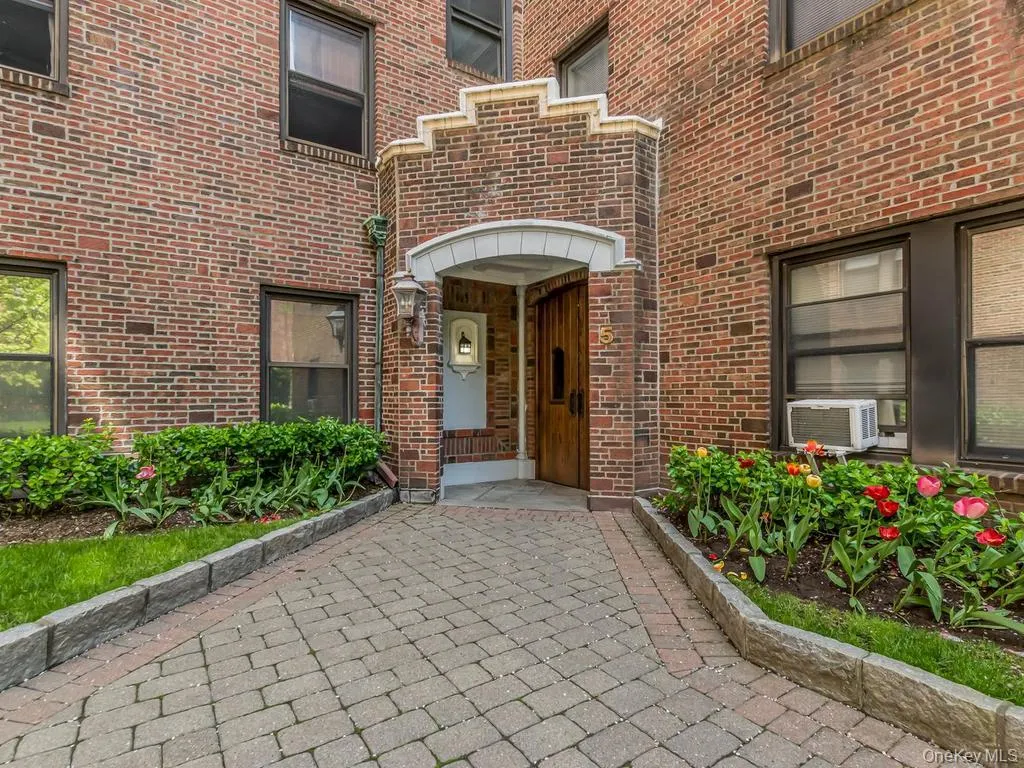 5 Franklin Avenue, White Plains, NY, 2 Bedrooms Bedrooms, 3 Rooms Rooms,1 BathroomBathrooms,Residential,For Rent,Franklin,0,1000800 5 Franklin Avenue, White Plains, NY, 2 Bedrooms Bedrooms, 3 Rooms Rooms,1 BathroomBathrooms,Residential,For Rent,Franklin,0,1000800