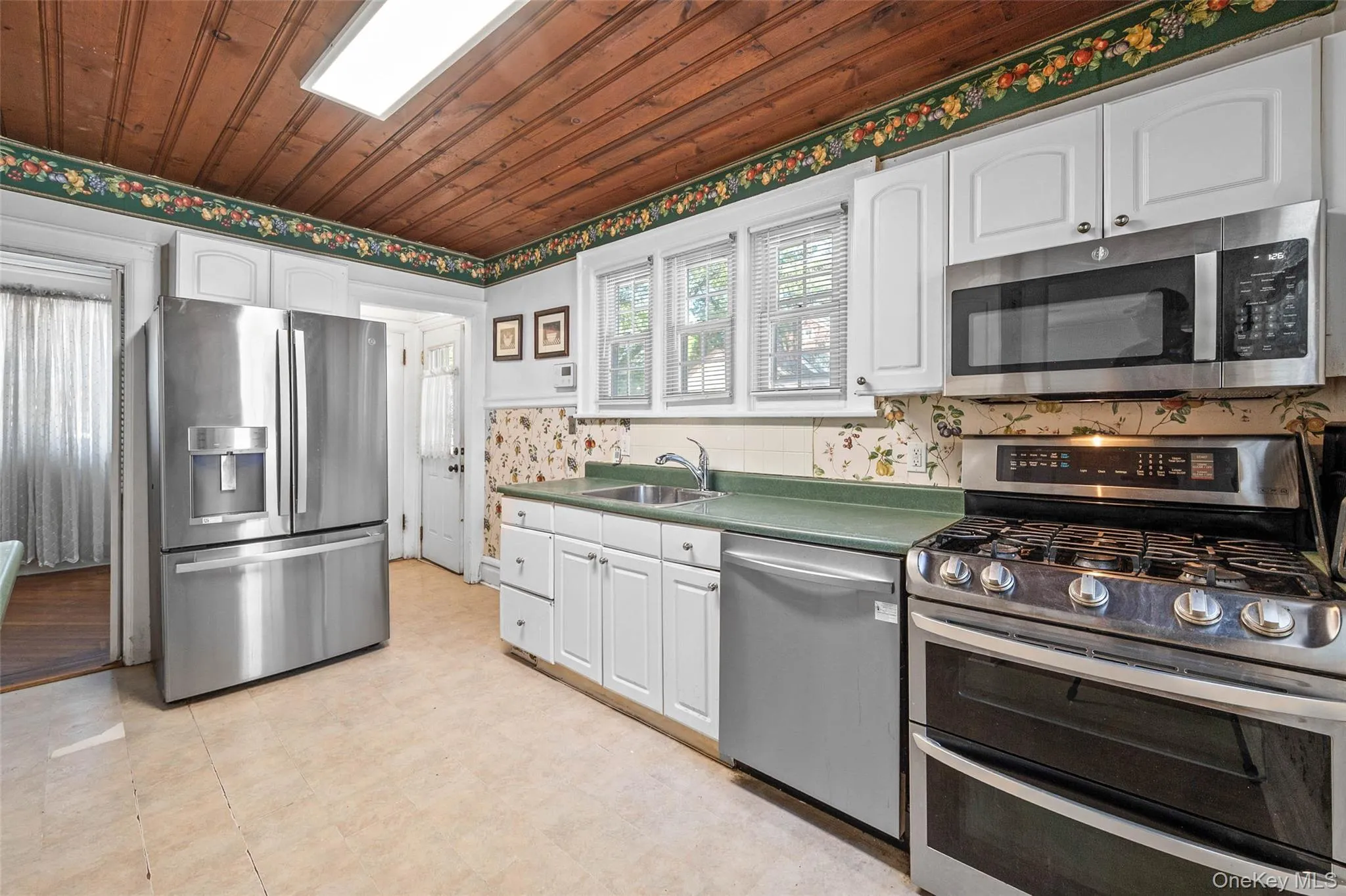 15 Maine Avenue, Hempstead, NY, 4 Bedrooms Bedrooms, 8 Rooms Rooms,2 BathroomsBathrooms,Residential,For Rent,Maine,0,1000803 15 Maine Avenue, Hempstead, NY, 4 Bedrooms Bedrooms, 8 Rooms Rooms,2 BathroomsBathrooms,Residential,For Rent,Maine,0,1000803