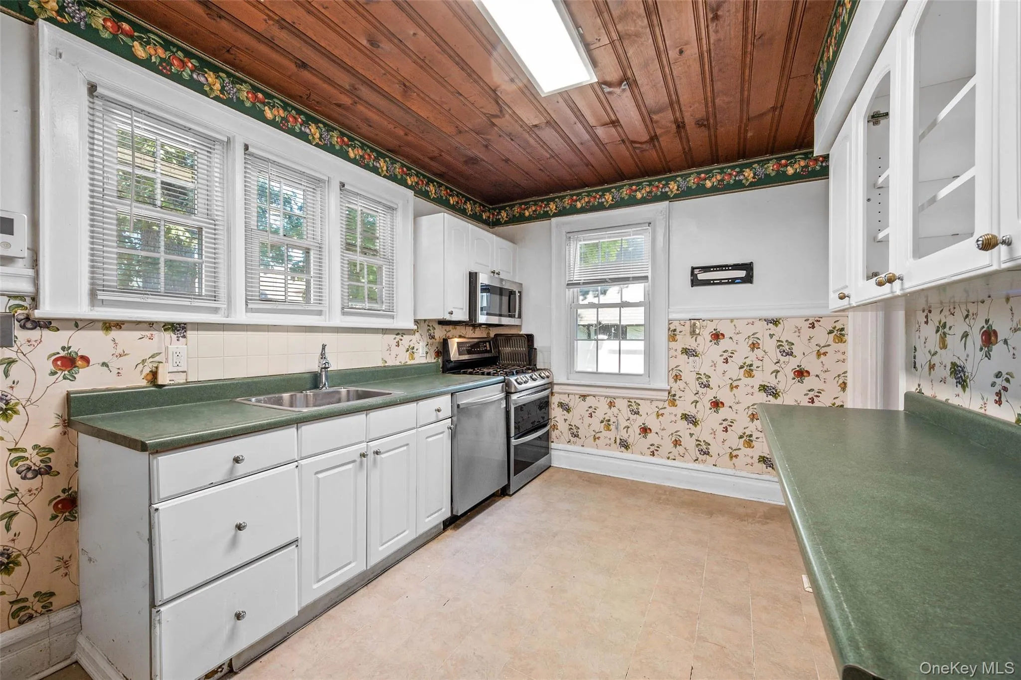 15 Maine Avenue, Hempstead, NY, 4 Bedrooms Bedrooms, 8 Rooms Rooms,2 BathroomsBathrooms,Residential,For Rent,Maine,0,1000803 15 Maine Avenue, Hempstead, NY, 4 Bedrooms Bedrooms, 8 Rooms Rooms,2 BathroomsBathrooms,Residential,For Rent,Maine,0,1000803