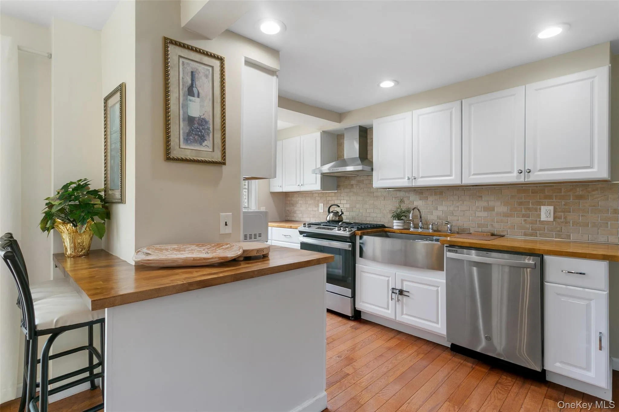 38 Emmett Terrace, New Rochelle, NY, 3 Bedrooms Bedrooms, 6 Rooms Rooms,1 BathroomBathrooms,Residential,For Rent,Emmett,0,1000807 38 Emmett Terrace, New Rochelle, NY, 3 Bedrooms Bedrooms, 6 Rooms Rooms,1 BathroomBathrooms,Residential,For Rent,Emmett,0,1000807