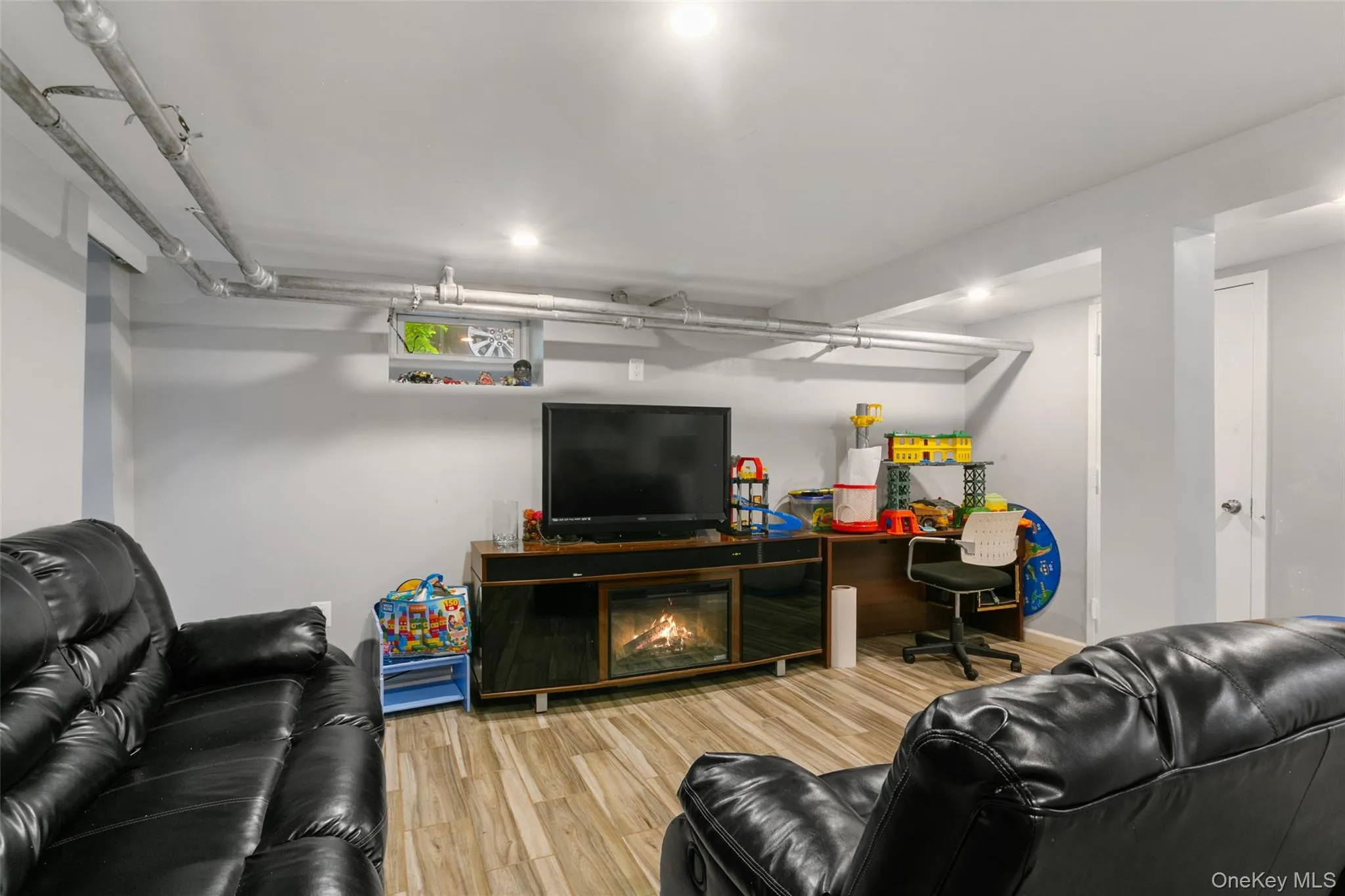 38 Emmett Terrace, New Rochelle, NY, 3 Bedrooms Bedrooms, 6 Rooms Rooms,1 BathroomBathrooms,Residential,For Rent,Emmett,0,1000807 38 Emmett Terrace, New Rochelle, NY, 3 Bedrooms Bedrooms, 6 Rooms Rooms,1 BathroomBathrooms,Residential,For Rent,Emmett,0,1000807