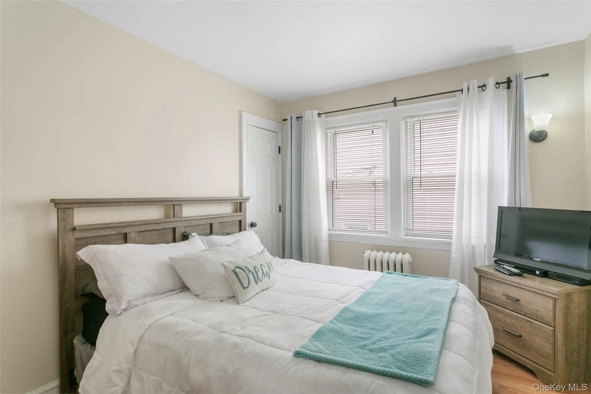 38 Emmett Terrace, New Rochelle, NY, 3 Bedrooms Bedrooms, 6 Rooms Rooms,1 BathroomBathrooms,Residential,For Rent,Emmett,0,1000807 38 Emmett Terrace, New Rochelle, NY, 3 Bedrooms Bedrooms, 6 Rooms Rooms,1 BathroomBathrooms,Residential,For Rent,Emmett,0,1000807