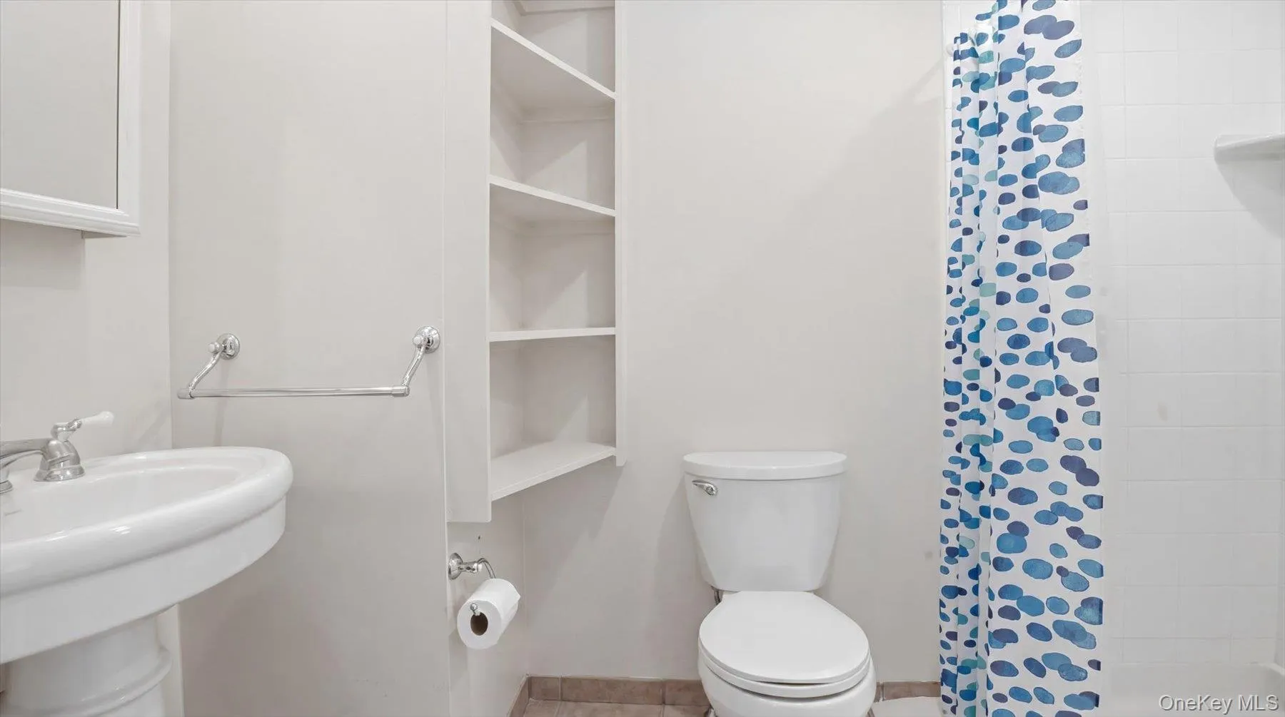 32 Red Creek Road, Southampton, NY, 4 Bedrooms Bedrooms, 6 Rooms Rooms,3 BathroomsBathrooms,Residential Lease,For Rent,Red Creek,0,1000810 32 Red Creek Road, Southampton, NY, 4 Bedrooms Bedrooms, 6 Rooms Rooms,3 BathroomsBathrooms,Residential Lease,For Rent,Red Creek,0,1000810