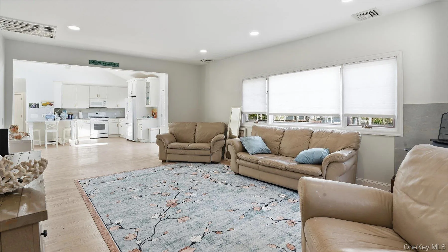 32 Red Creek Road, Southampton, NY, 4 Bedrooms Bedrooms, 6 Rooms Rooms,3 BathroomsBathrooms,Residential Lease,For Rent,Red Creek,0,1000810 32 Red Creek Road, Southampton, NY, 4 Bedrooms Bedrooms, 6 Rooms Rooms,3 BathroomsBathrooms,Residential Lease,For Rent,Red Creek,0,1000810