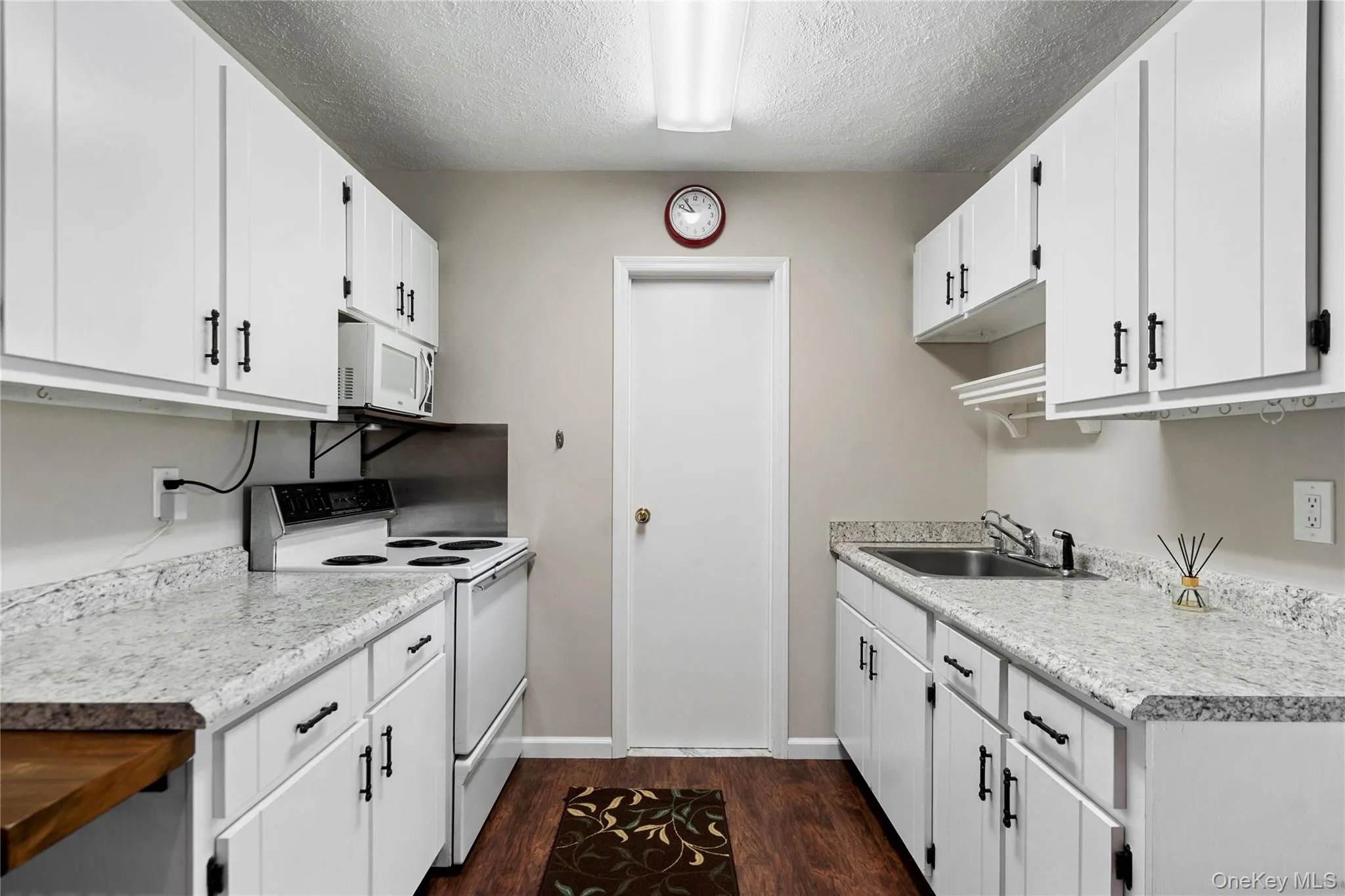 24 Biltmore Avenue Extension, Islip, NY, 4 Bedrooms Bedrooms, 10 Rooms Rooms,3 BathroomsBathrooms,Residential,For Rent,Biltmore Avenue Extension,0,1000816 24 Biltmore Avenue Extension, Islip, NY, 4 Bedrooms Bedrooms, 10 Rooms Rooms,3 BathroomsBathrooms,Residential,For Rent,Biltmore Avenue Extension,0,1000816