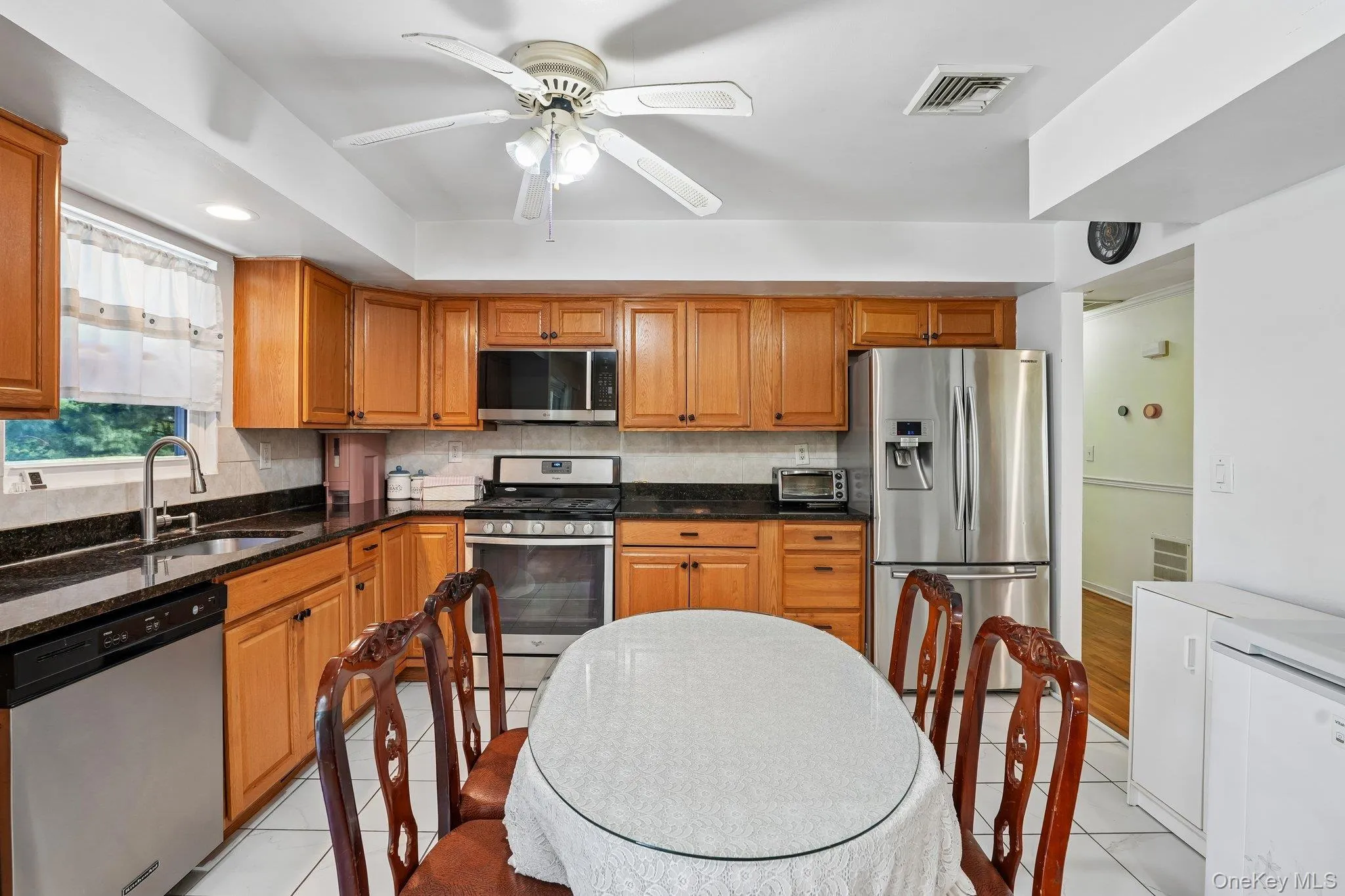 Eat in kitchen Eat in kitchen