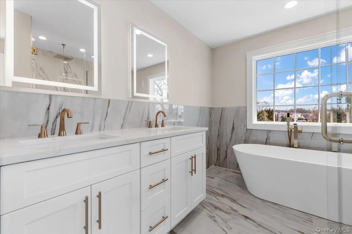 10 Lee Place, Oyster Bay, NY, 5 Bedrooms Bedrooms, 9 Rooms Rooms,4 BathroomsBathrooms,Residential,For Rent,Lee,0,1000823 10 Lee Place, Oyster Bay, NY, 5 Bedrooms Bedrooms, 9 Rooms Rooms,4 BathroomsBathrooms,Residential,For Rent,Lee,0,1000823