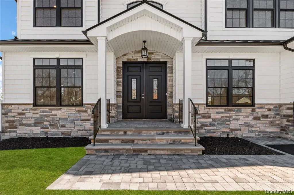 10 Lee Place, Oyster Bay, NY, 5 Bedrooms Bedrooms, 9 Rooms Rooms,4 BathroomsBathrooms,Residential,For Rent,Lee,0,1000823 10 Lee Place, Oyster Bay, NY, 5 Bedrooms Bedrooms, 9 Rooms Rooms,4 BathroomsBathrooms,Residential,For Rent,Lee,0,1000823