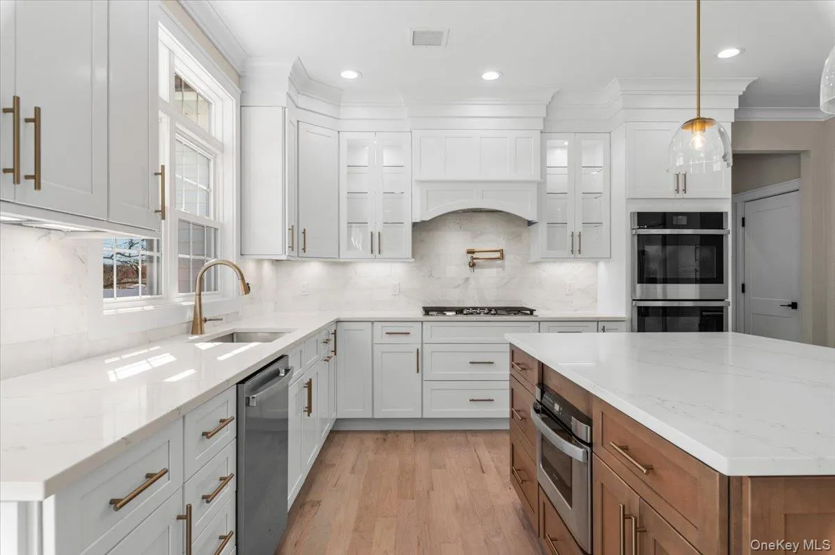 10 Lee Place, Oyster Bay, NY, 5 Bedrooms Bedrooms, 9 Rooms Rooms,4 BathroomsBathrooms,Residential,For Rent,Lee,0,1000823 10 Lee Place, Oyster Bay, NY, 5 Bedrooms Bedrooms, 9 Rooms Rooms,4 BathroomsBathrooms,Residential,For Rent,Lee,0,1000823