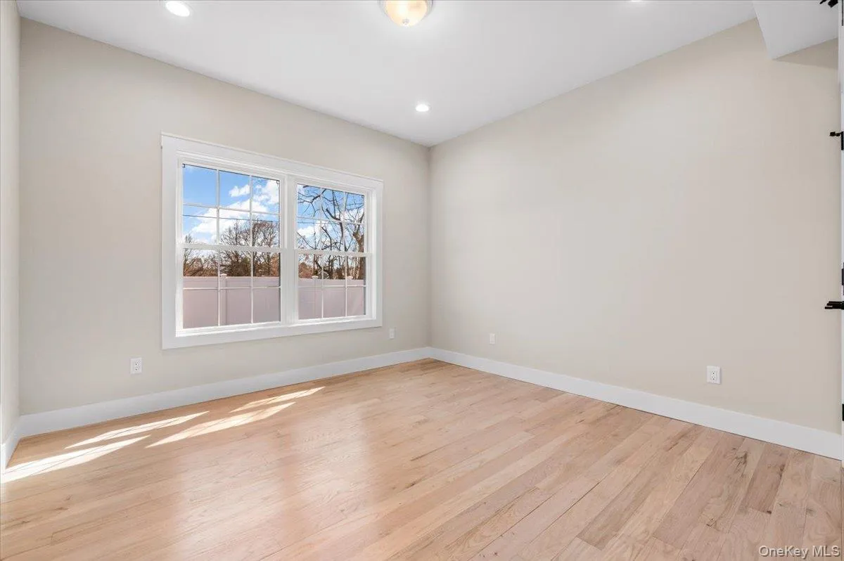 10 Lee Place, Oyster Bay, NY, 5 Bedrooms Bedrooms, 9 Rooms Rooms,4 BathroomsBathrooms,Residential,For Rent,Lee,0,1000823 10 Lee Place, Oyster Bay, NY, 5 Bedrooms Bedrooms, 9 Rooms Rooms,4 BathroomsBathrooms,Residential,For Rent,Lee,0,1000823