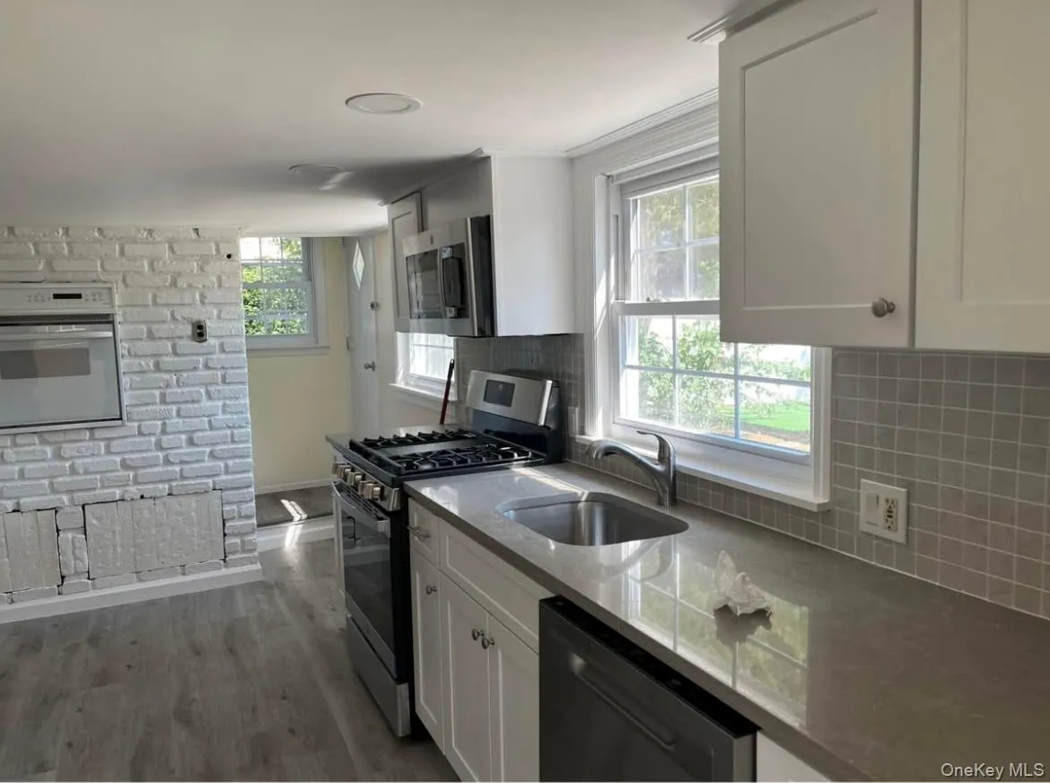 1539 Park Avenue, Hempstead, NY, 3 Bedrooms Bedrooms, 6 Rooms Rooms,1 BathroomBathrooms,Residential Lease,For Rent,Park,0,1000825 1539 Park Avenue, Hempstead, NY, 3 Bedrooms Bedrooms, 6 Rooms Rooms,1 BathroomBathrooms,Residential Lease,For Rent,Park,0,1000825