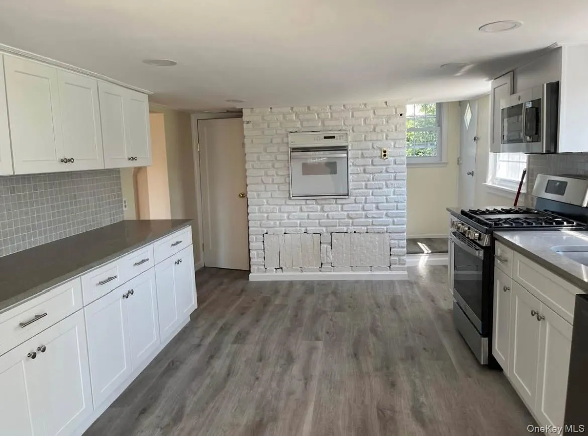 1539 Park Avenue, Hempstead, NY, 3 Bedrooms Bedrooms, 6 Rooms Rooms,1 BathroomBathrooms,Residential Lease,For Rent,Park,0,1000825 1539 Park Avenue, Hempstead, NY, 3 Bedrooms Bedrooms, 6 Rooms Rooms,1 BathroomBathrooms,Residential Lease,For Rent,Park,0,1000825