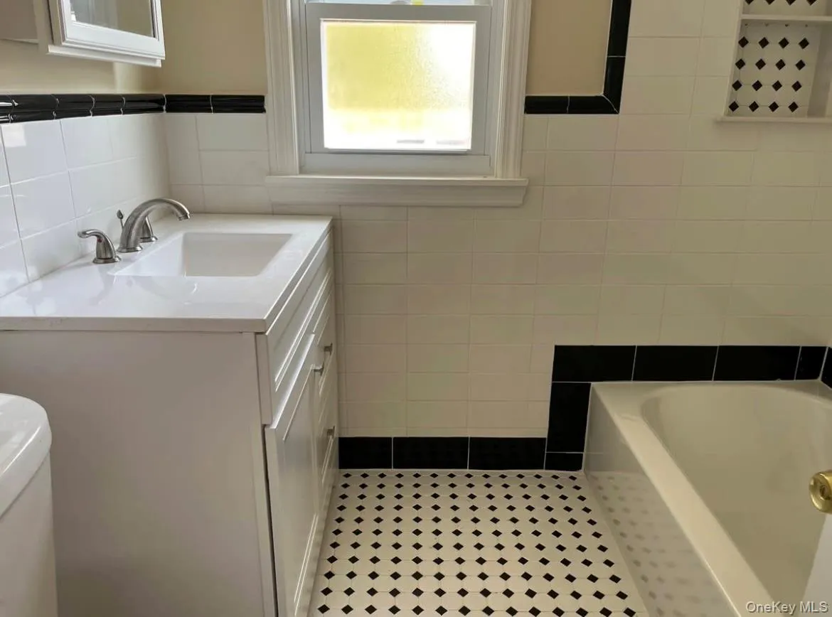 1539 Park Avenue, Hempstead, NY, 3 Bedrooms Bedrooms, 6 Rooms Rooms,1 BathroomBathrooms,Residential Lease,For Rent,Park,0,1000825 1539 Park Avenue, Hempstead, NY, 3 Bedrooms Bedrooms, 6 Rooms Rooms,1 BathroomBathrooms,Residential Lease,For Rent,Park,0,1000825