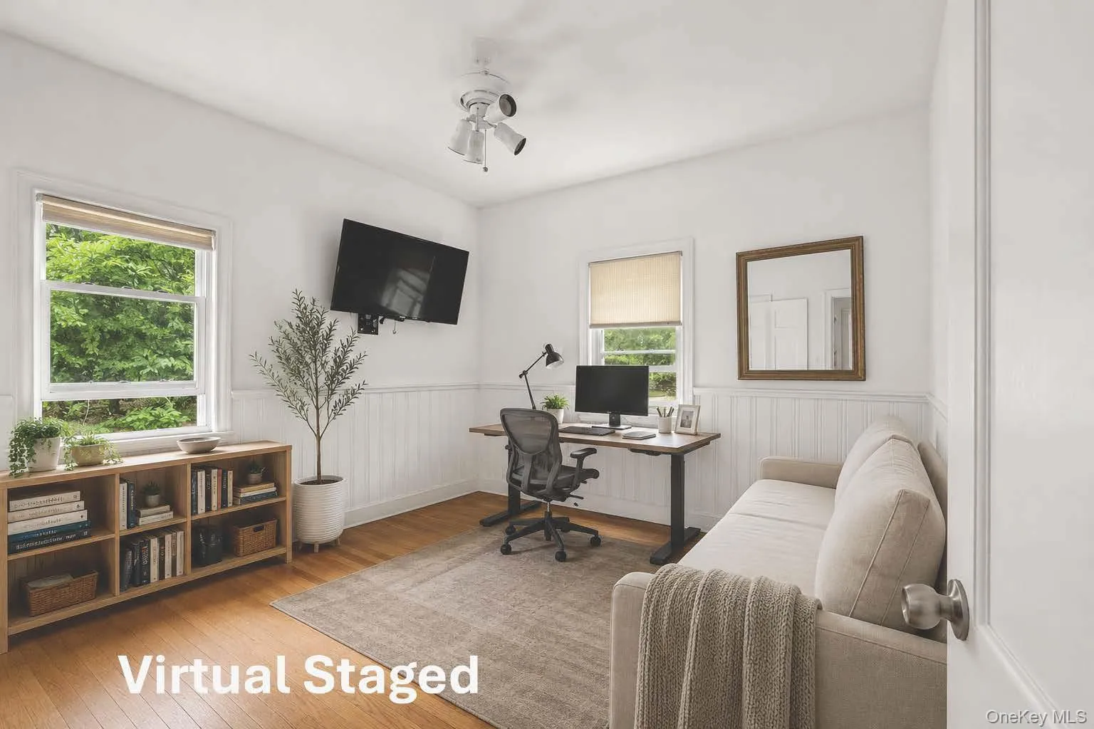 Office / Bedroom - virtually staged Office / Bedroom - virtually staged