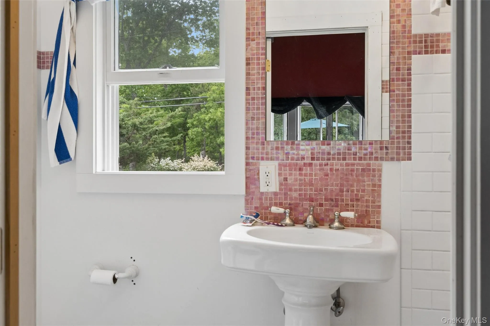 131 Red Creek Road, Southampton, NY, 5 Bedrooms Bedrooms, 10 Rooms Rooms,3 BathroomsBathrooms,Residential,For Rent,Red Creek,0,1000827 131 Red Creek Road, Southampton, NY, 5 Bedrooms Bedrooms, 10 Rooms Rooms,3 BathroomsBathrooms,Residential,For Rent,Red Creek,0,1000827