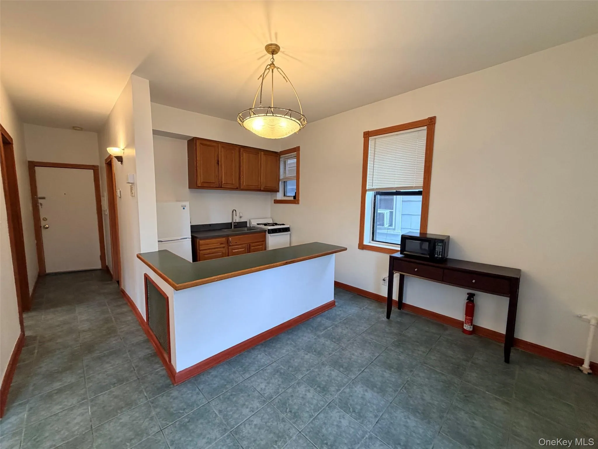 90 Main Street, North Hempstead, NY, 2 Bedrooms Bedrooms, 5 Rooms Rooms,1 BathroomBathrooms,Residential Lease,For Rent,Main,0,KEY1000833 90 Main Street, North Hempstead, NY, 2 Bedrooms Bedrooms, 5 Rooms Rooms,1 BathroomBathrooms,Residential Lease,For Rent,Main,0,KEY1000833