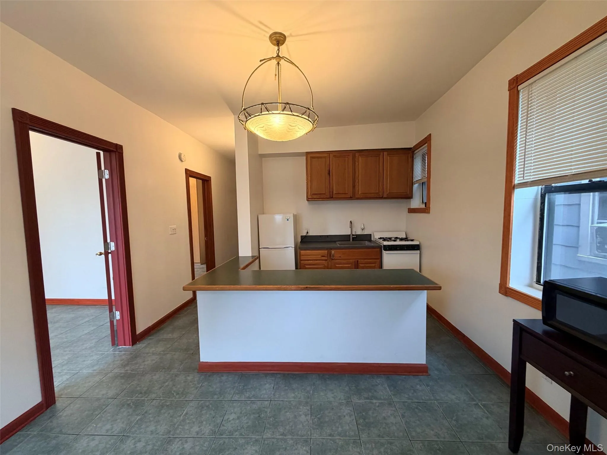 90 Main Street, North Hempstead, NY, 2 Bedrooms Bedrooms, 5 Rooms Rooms,1 BathroomBathrooms,Residential Lease,For Rent,Main,0,KEY1000833 90 Main Street, North Hempstead, NY, 2 Bedrooms Bedrooms, 5 Rooms Rooms,1 BathroomBathrooms,Residential Lease,For Rent,Main,0,KEY1000833