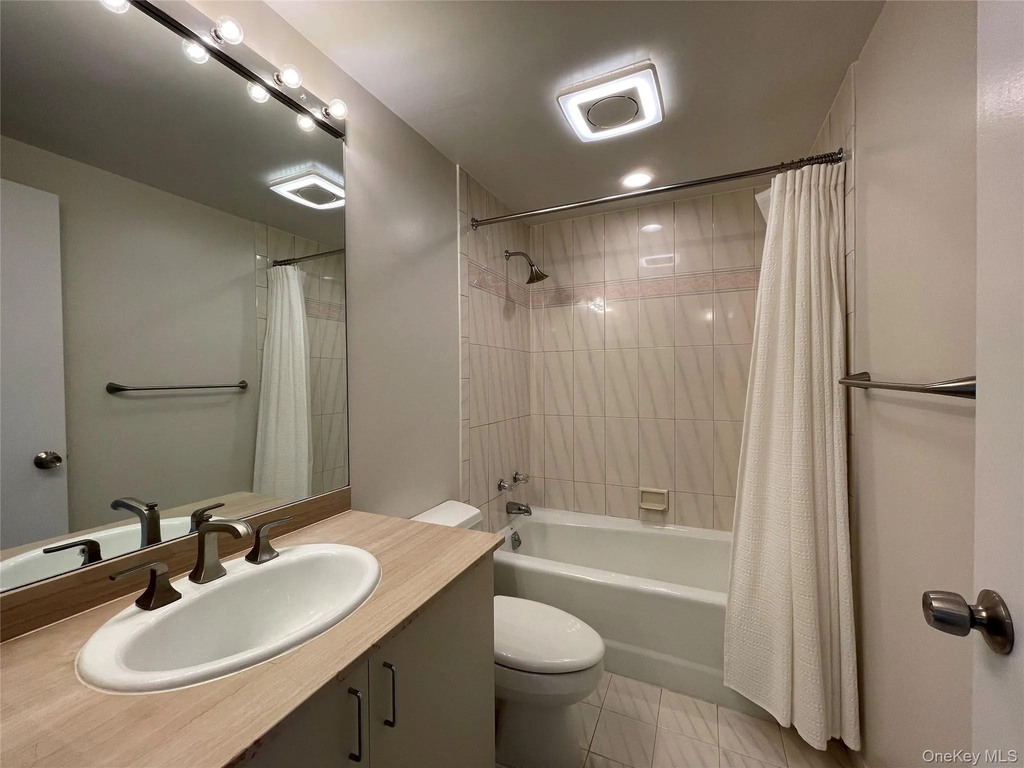 50 Hartsdale Avenue, Greenburgh, NY, 2 Bedrooms Bedrooms, 3 Rooms Rooms,2 BathroomsBathrooms,Residential Lease,For Rent,Hartsdale,0,1000838 50 Hartsdale Avenue, Greenburgh, NY, 2 Bedrooms Bedrooms, 3 Rooms Rooms,2 BathroomsBathrooms,Residential Lease,For Rent,Hartsdale,0,1000838