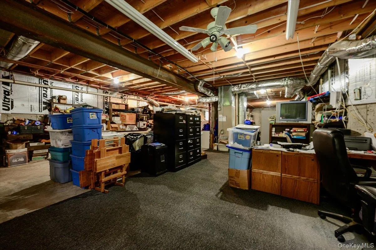 Huge basement with 12' ceilings, plenty of storage space Huge basement with 12' ceilings, plenty of storage space