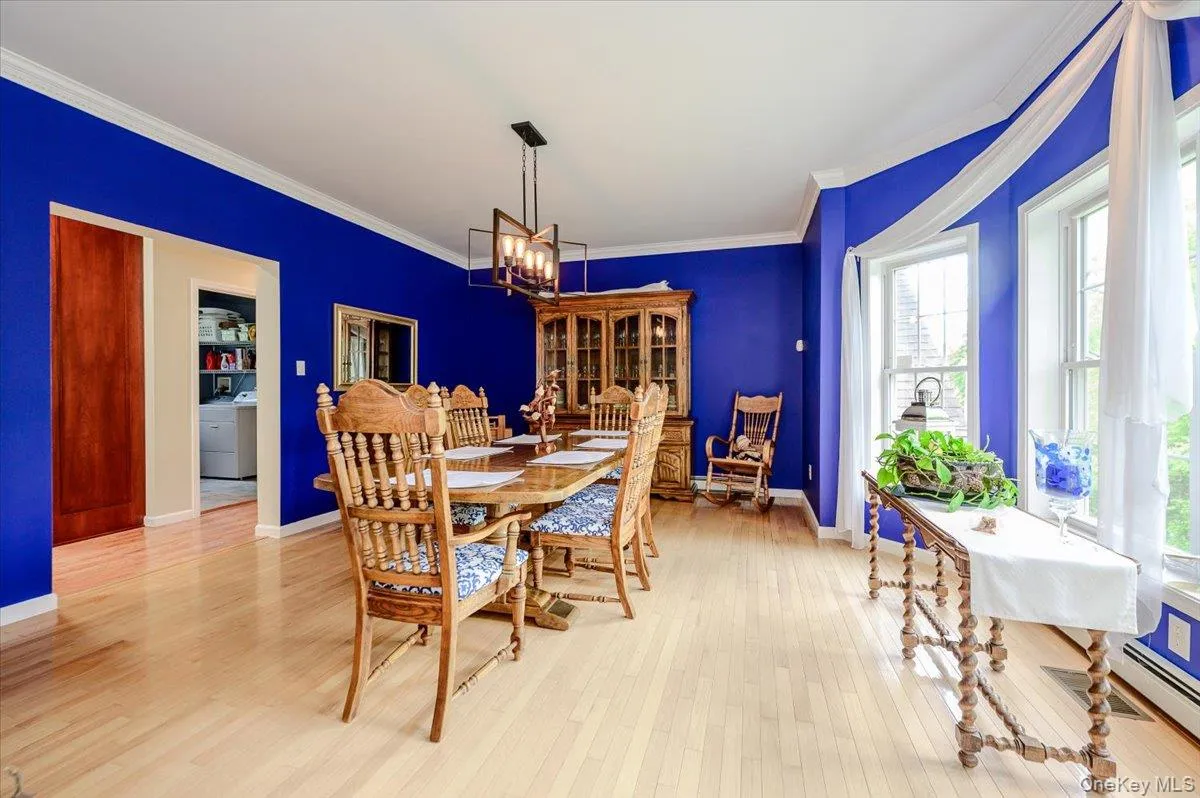 Oversized, Formal dining room Oversized, Formal dining room
