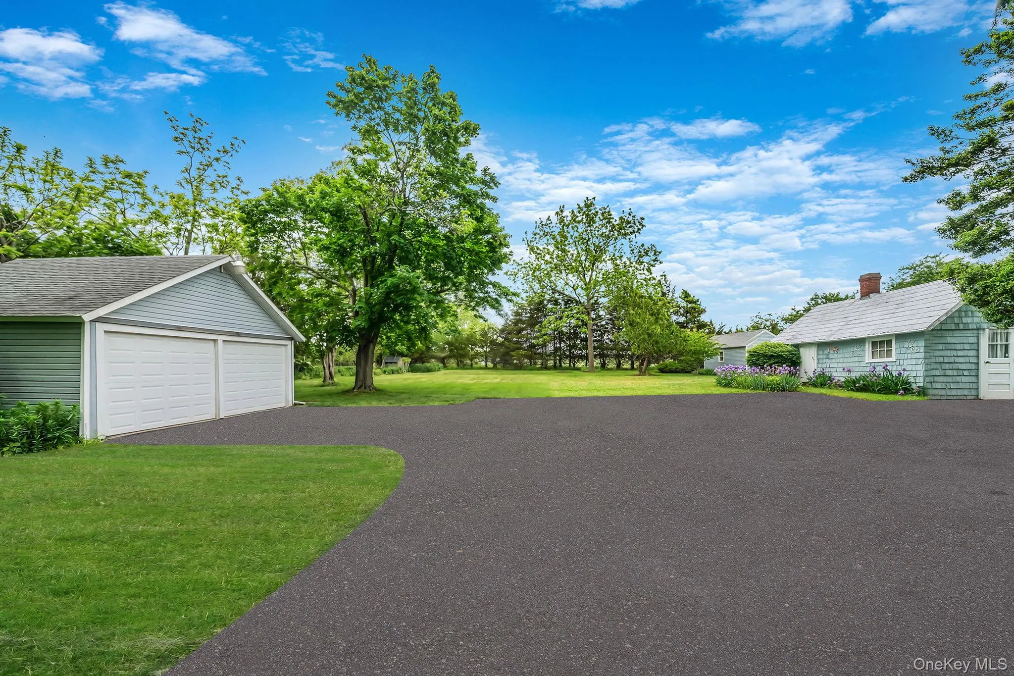Plenty of space to store kayaks, paddleboards, fishing gear, bikes, vehicles needed to enjoy the North Fork lifestyle Plenty of space to store kayaks, paddleboards, fishing gear, bikes, vehicles needed to enjoy the North Fork lifestyle