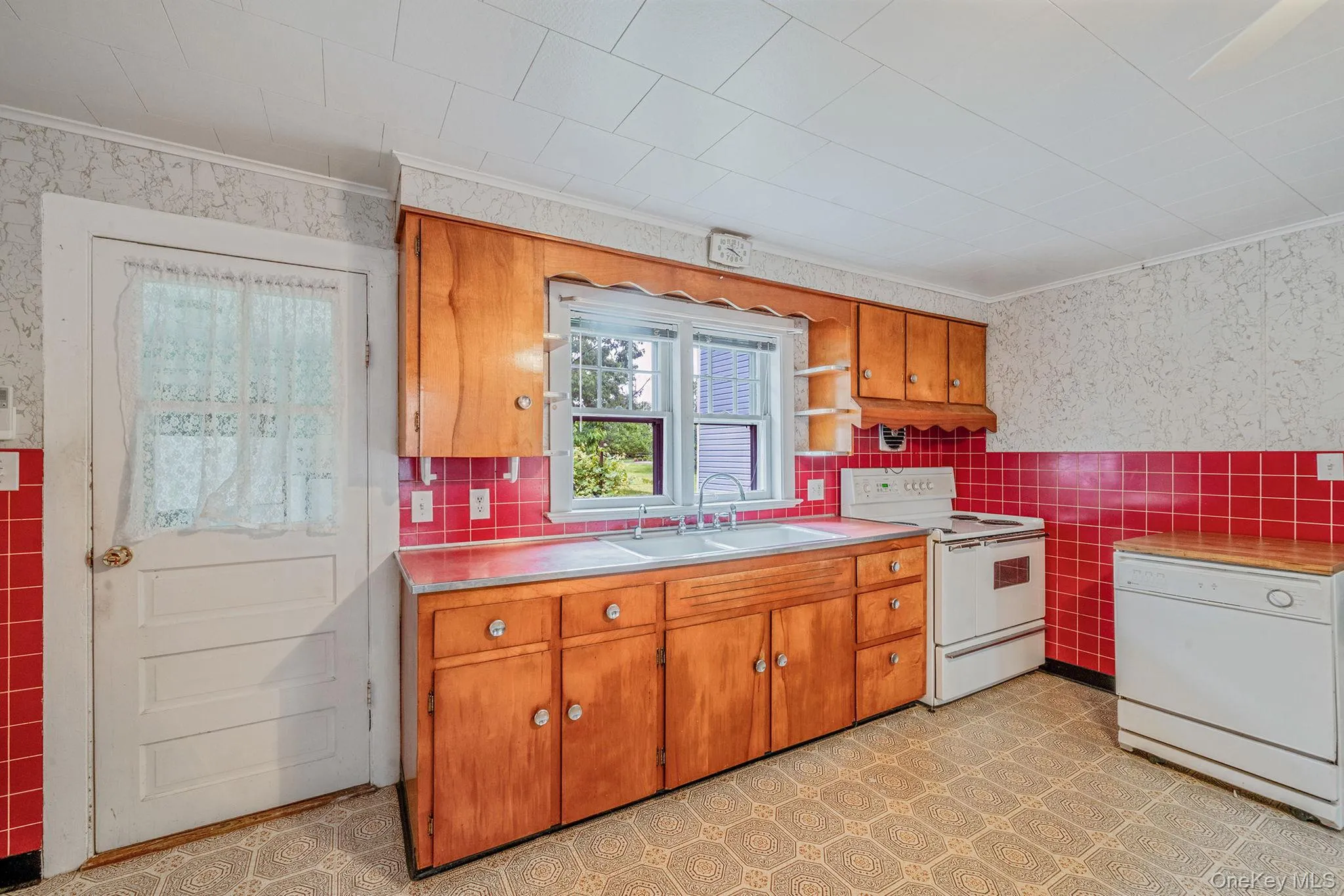 1055 Oregon Road, Southold, NY, 5 Bedrooms Bedrooms, 14 Rooms Rooms,1 BathroomBathrooms,Residential,For Rent,Oregon,0,1000849 1055 Oregon Road, Southold, NY, 5 Bedrooms Bedrooms, 14 Rooms Rooms,1 BathroomBathrooms,Residential,For Rent,Oregon,0,1000849