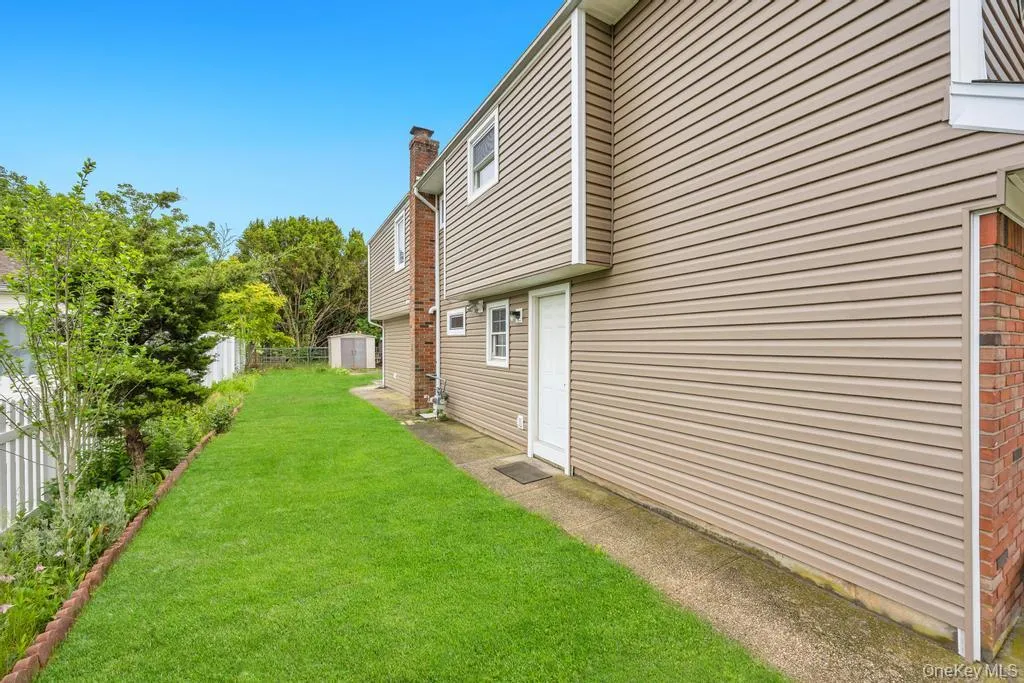 405 Massapequa Avenue, Oyster Bay, NY, 4 Bedrooms Bedrooms, 11 Rooms Rooms,2 BathroomsBathrooms,Residential Lease,For Rent,Massapequa,0,1000854 405 Massapequa Avenue, Oyster Bay, NY, 4 Bedrooms Bedrooms, 11 Rooms Rooms,2 BathroomsBathrooms,Residential Lease,For Rent,Massapequa,0,1000854