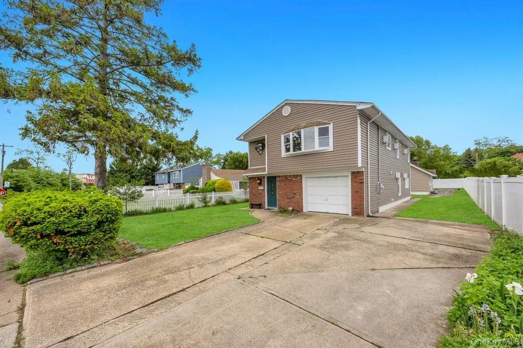 405 Massapequa Avenue, Oyster Bay, NY, 4 Bedrooms Bedrooms, 11 Rooms Rooms,2 BathroomsBathrooms,Residential Lease,For Rent,Massapequa,0,1000854 405 Massapequa Avenue, Oyster Bay, NY, 4 Bedrooms Bedrooms, 11 Rooms Rooms,2 BathroomsBathrooms,Residential Lease,For Rent,Massapequa,0,1000854