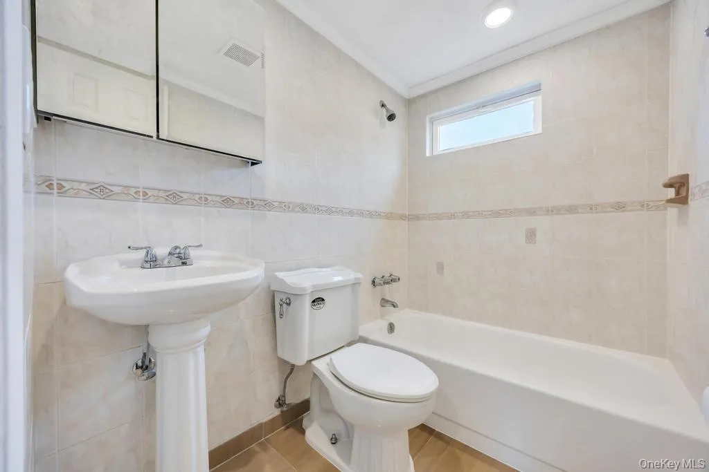 405 Massapequa Avenue, Oyster Bay, NY, 4 Bedrooms Bedrooms, 11 Rooms Rooms,2 BathroomsBathrooms,Residential Lease,For Rent,Massapequa,0,1000854 405 Massapequa Avenue, Oyster Bay, NY, 4 Bedrooms Bedrooms, 11 Rooms Rooms,2 BathroomsBathrooms,Residential Lease,For Rent,Massapequa,0,1000854