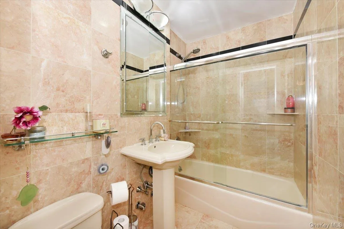 320 East Shore Road, North Hempstead, NY, 2 Bedrooms Bedrooms, 5 Rooms Rooms,2 BathroomsBathrooms,Residential,For Rent,East Shore,0,1000859 320 East Shore Road, North Hempstead, NY, 2 Bedrooms Bedrooms, 5 Rooms Rooms,2 BathroomsBathrooms,Residential,For Rent,East Shore,0,1000859