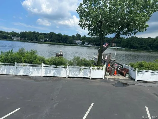 320 East Shore Road, North Hempstead, NY, 2 Bedrooms Bedrooms, 5 Rooms Rooms,2 BathroomsBathrooms,Residential,For Rent,East Shore,0,1000859 320 East Shore Road, North Hempstead, NY, 2 Bedrooms Bedrooms, 5 Rooms Rooms,2 BathroomsBathrooms,Residential,For Rent,East Shore,0,1000859