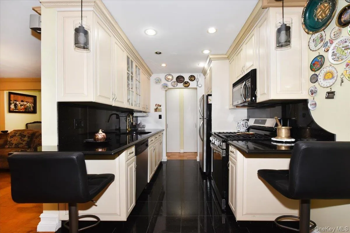 320 East Shore Road, North Hempstead, NY, 2 Bedrooms Bedrooms, 5 Rooms Rooms,2 BathroomsBathrooms,Residential,For Rent,East Shore,0,1000859 320 East Shore Road, North Hempstead, NY, 2 Bedrooms Bedrooms, 5 Rooms Rooms,2 BathroomsBathrooms,Residential,For Rent,East Shore,0,1000859