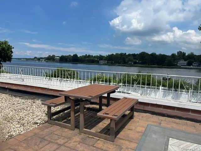 320 East Shore Road, North Hempstead, NY, 2 Bedrooms Bedrooms, 5 Rooms Rooms,2 BathroomsBathrooms,Residential,For Rent,East Shore,0,1000859 320 East Shore Road, North Hempstead, NY, 2 Bedrooms Bedrooms, 5 Rooms Rooms,2 BathroomsBathrooms,Residential,For Rent,East Shore,0,1000859