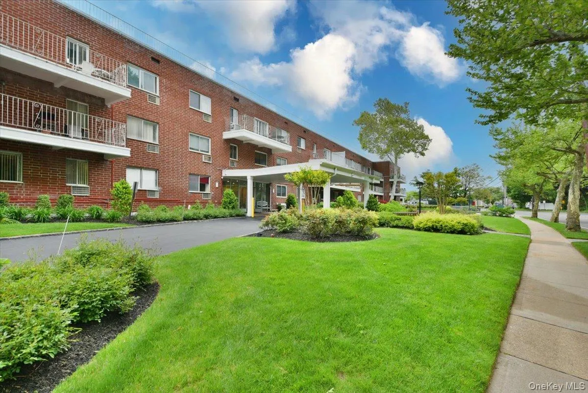 320 East Shore Road, North Hempstead, NY, 2 Bedrooms Bedrooms, 5 Rooms Rooms,2 BathroomsBathrooms,Residential,For Rent,East Shore,0,1000859 320 East Shore Road, North Hempstead, NY, 2 Bedrooms Bedrooms, 5 Rooms Rooms,2 BathroomsBathrooms,Residential,For Rent,East Shore,0,1000859
