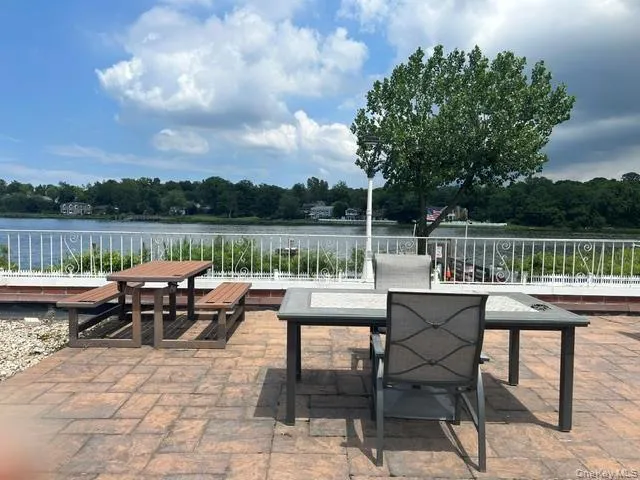 320 East Shore Road, North Hempstead, NY, 2 Bedrooms Bedrooms, 5 Rooms Rooms,2 BathroomsBathrooms,Residential,For Rent,East Shore,0,1000859 320 East Shore Road, North Hempstead, NY, 2 Bedrooms Bedrooms, 5 Rooms Rooms,2 BathroomsBathrooms,Residential,For Rent,East Shore,0,1000859