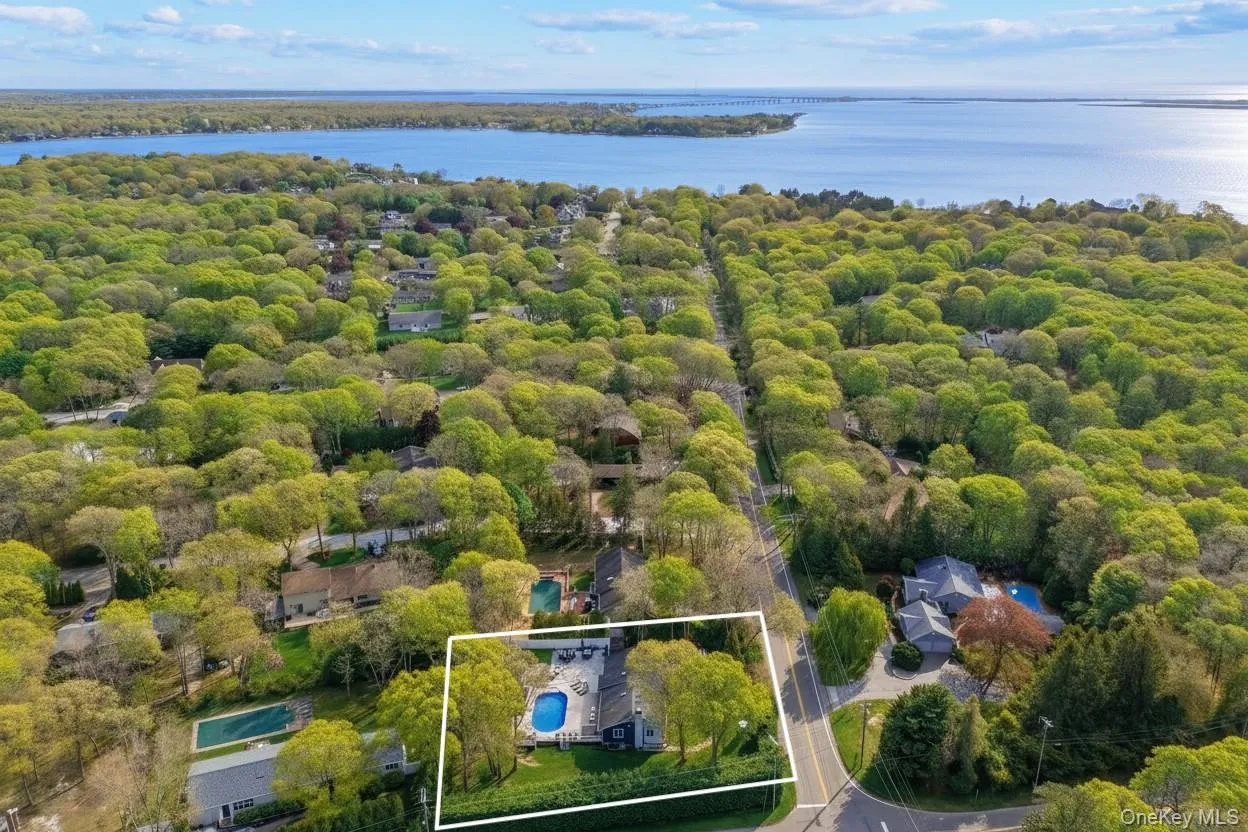 18 Squires Avenue, Southampton, NY, 4 Bedrooms Bedrooms, 7 Rooms Rooms,3 BathroomsBathrooms,Residential Sale,For Rent,Squires,0,1000867 18 Squires Avenue, Southampton, NY, 4 Bedrooms Bedrooms, 7 Rooms Rooms,3 BathroomsBathrooms,Residential Sale,For Rent,Squires,0,1000867