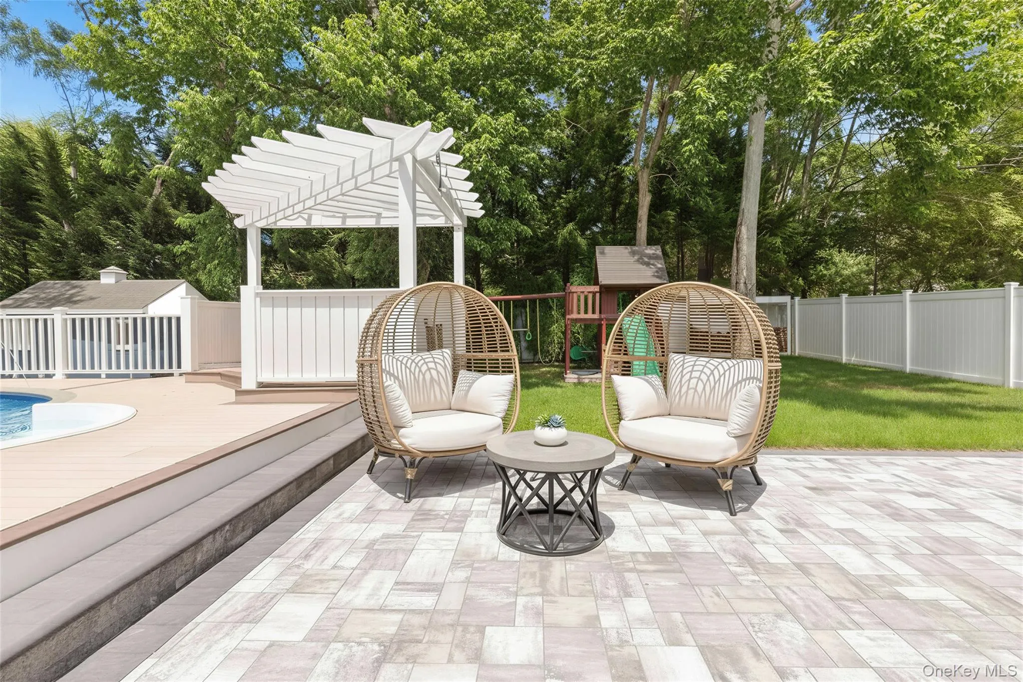 18 Squires Avenue, Southampton, NY, 4 Bedrooms Bedrooms, 7 Rooms Rooms,3 BathroomsBathrooms,Residential Sale,For Rent,Squires,0,1000867 18 Squires Avenue, Southampton, NY, 4 Bedrooms Bedrooms, 7 Rooms Rooms,3 BathroomsBathrooms,Residential Sale,For Rent,Squires,0,1000867