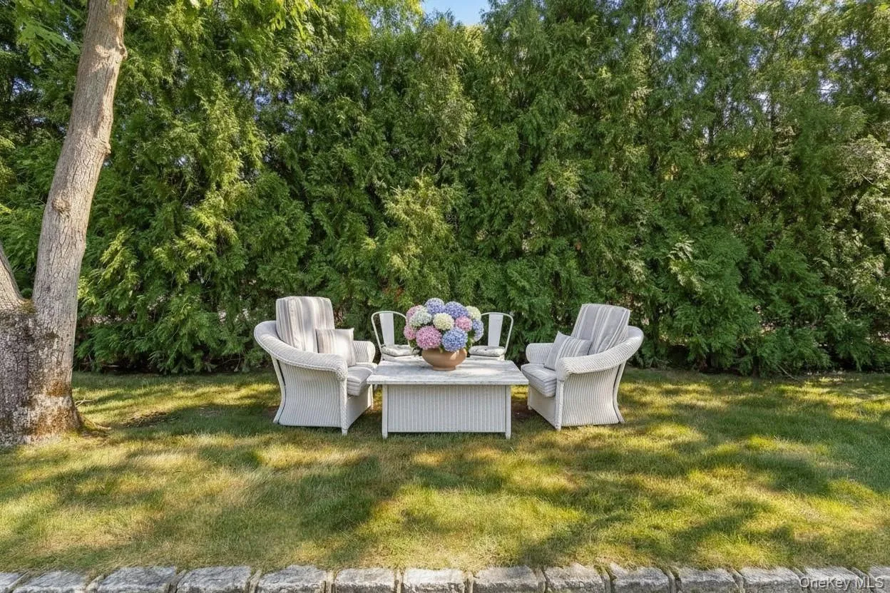 18 Squires Avenue, Southampton, NY, 4 Bedrooms Bedrooms, 7 Rooms Rooms,3 BathroomsBathrooms,Residential Sale,For Rent,Squires,0,1000867 18 Squires Avenue, Southampton, NY, 4 Bedrooms Bedrooms, 7 Rooms Rooms,3 BathroomsBathrooms,Residential Sale,For Rent,Squires,0,1000867